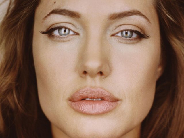 Angelina-Jolie-113.JPG, 76 KB